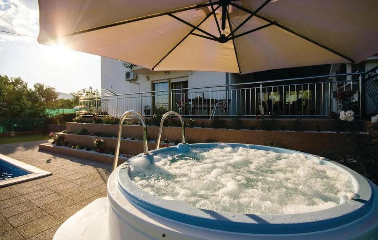 Holiday Home Mirador Kastel Stari 0*,