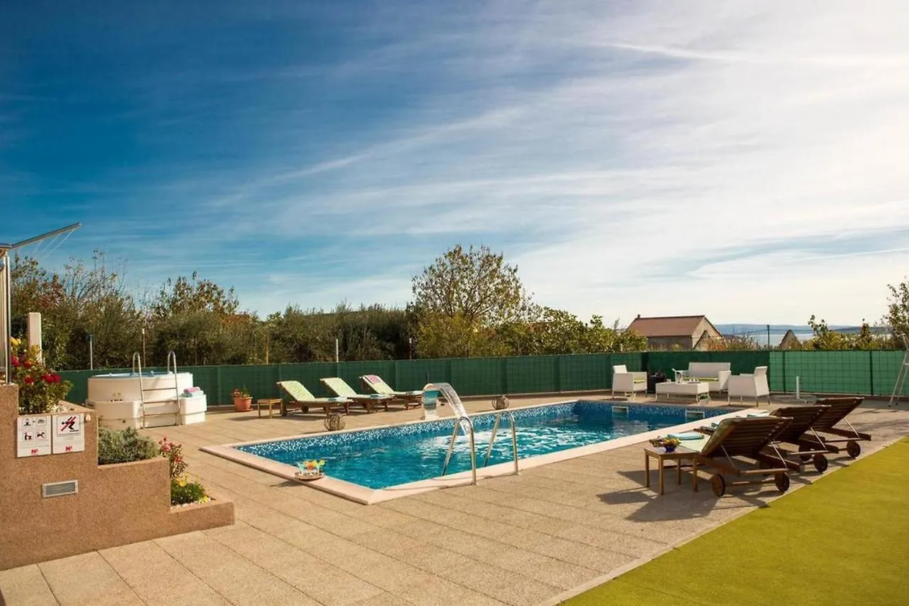 Holiday Home Mirador Kastel Stari