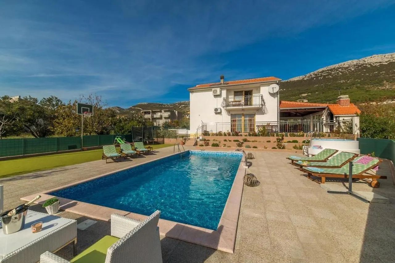 Holiday Home Mirador Kastel Stari