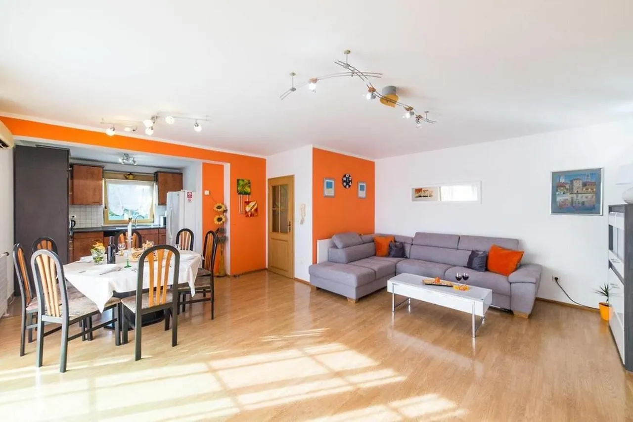 Holiday Home Mirador Kastel Stari