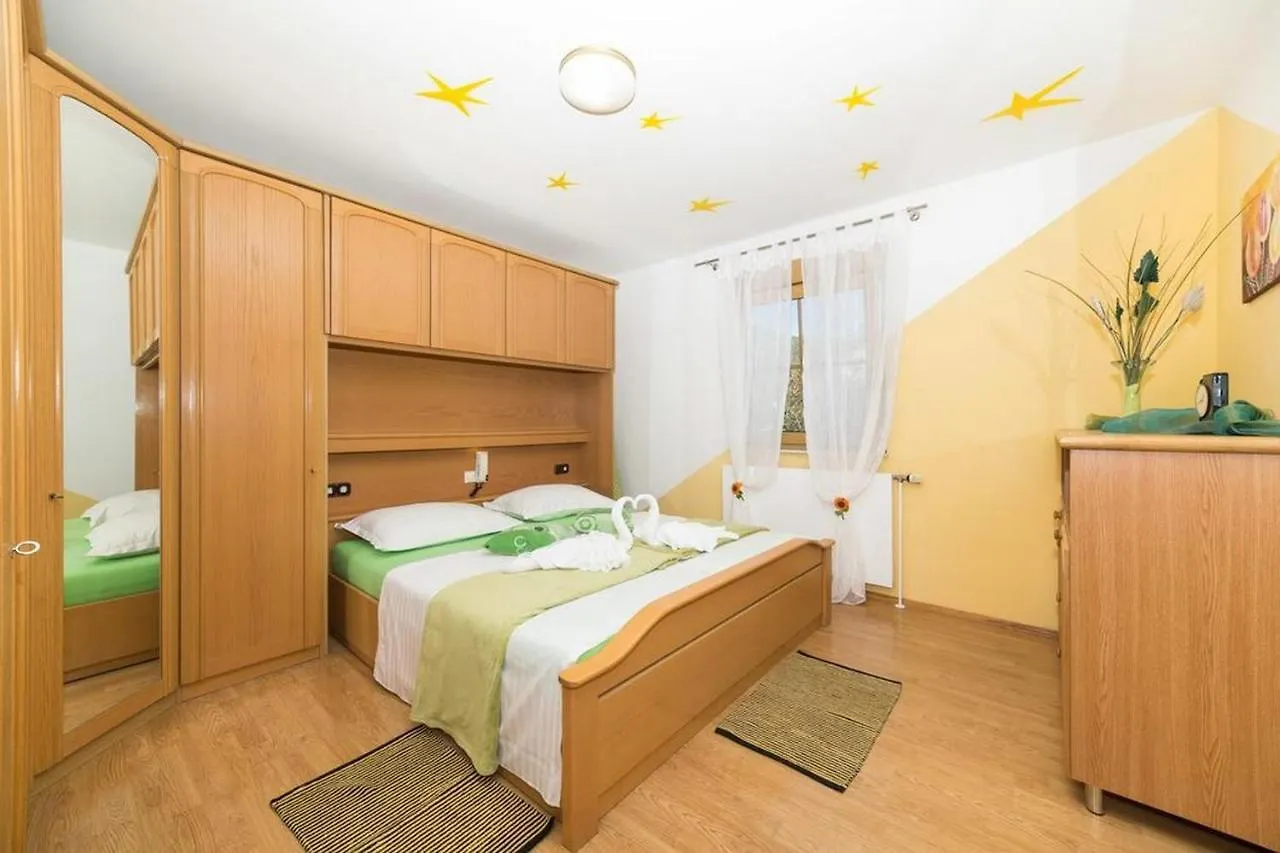 Holiday Home Mirador Kastel Stari